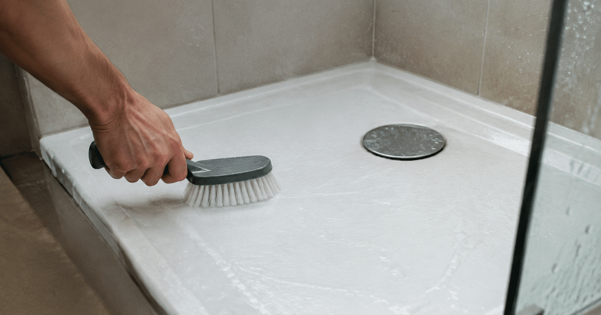 Receveur douche resine blanche avec brosse nettoyage humide